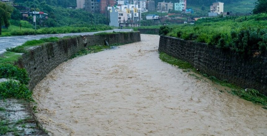Himalayan flash floods along Nepal-China border leave hundreds dead, American tourists missing