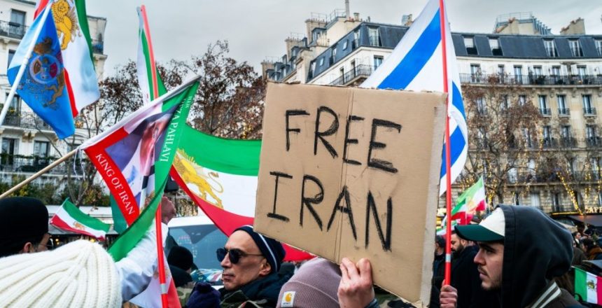 U.S. death toll rises to 6, as President Trump says ground troops remain an option in U.S.-Iran conflict